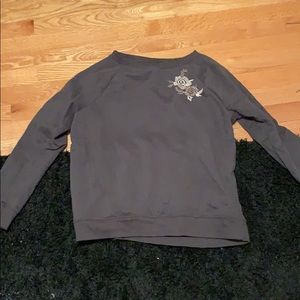 Grey sweatshirt with roses